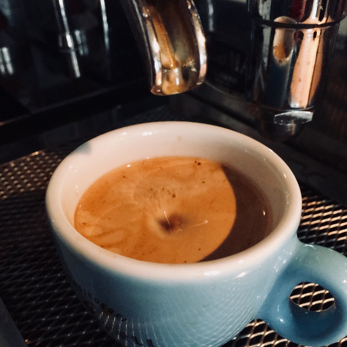PeterPlener's tweet photo. Guten Morgen ... ich habe Ihnen Kaffee gemacht. https://t.co/aVrhOp2WAD