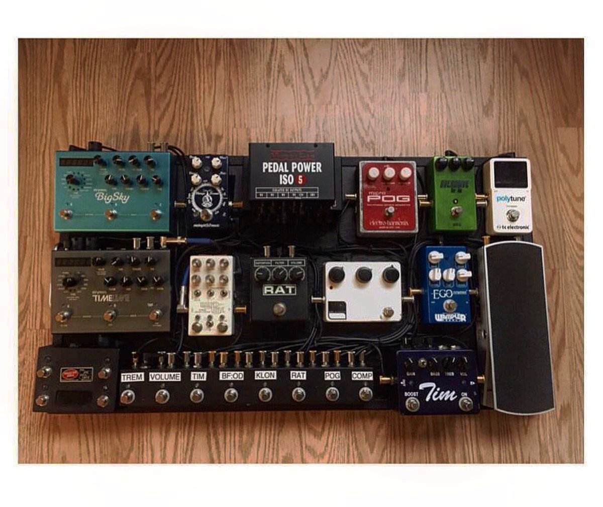 VBoutiqueUSA's tweet photo. Huge thx to @jaredcarrow for runnin’ some of the freshest pedals in the #tone game on one of our V-Board Pro #Pedalboards! Love the organization &amp; versatility! Tons of room, premium components, a large interior bay with removable top/bottom + they come in 3 sizes tons of colors! https://t.co/tvVzoGIr3d