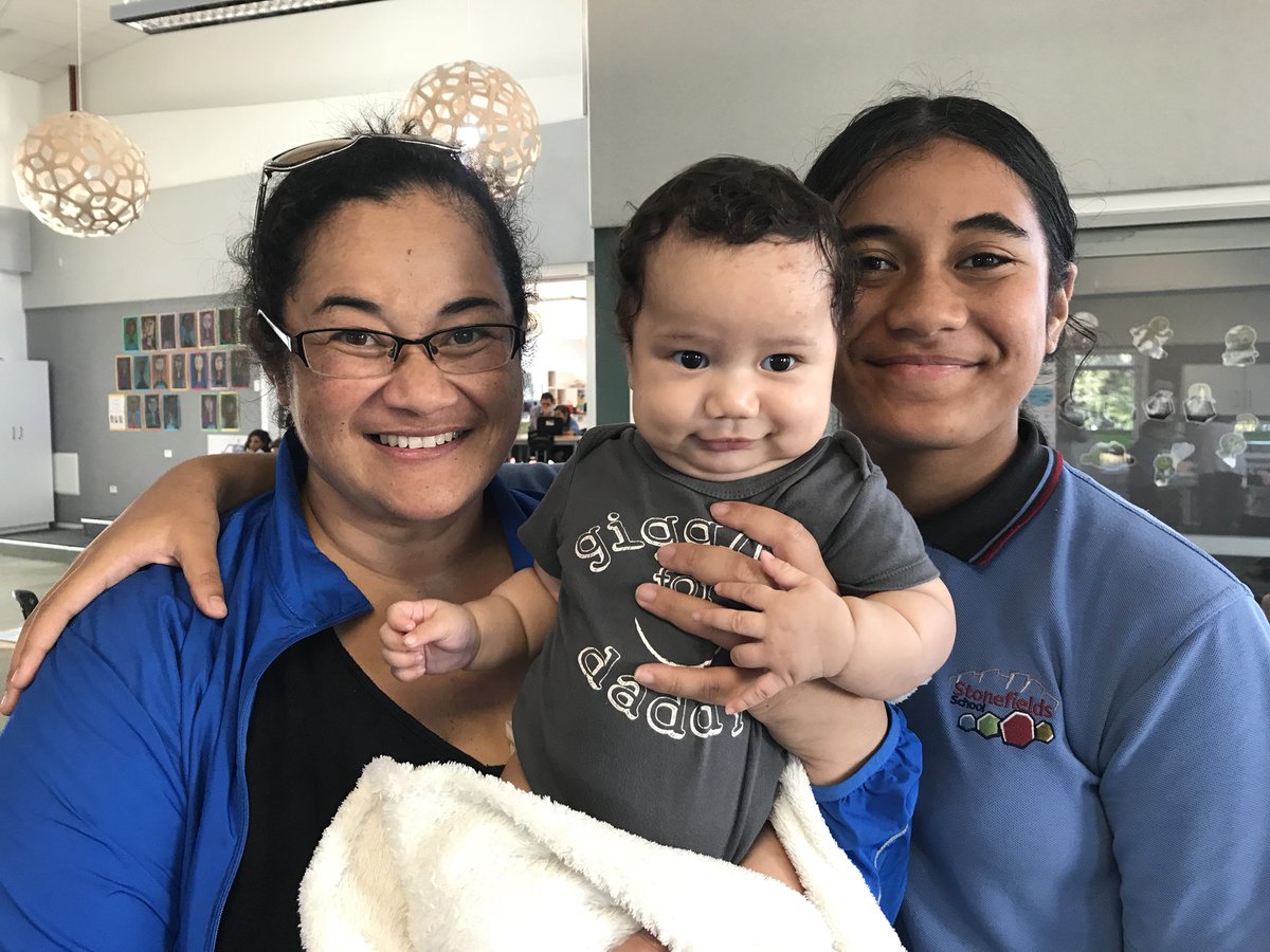 StonefieldsSch's tweet photo. All smiles at LLCs, great to share our learning with our parents #learnerledconferences https://t.co/P5FznEhp4x