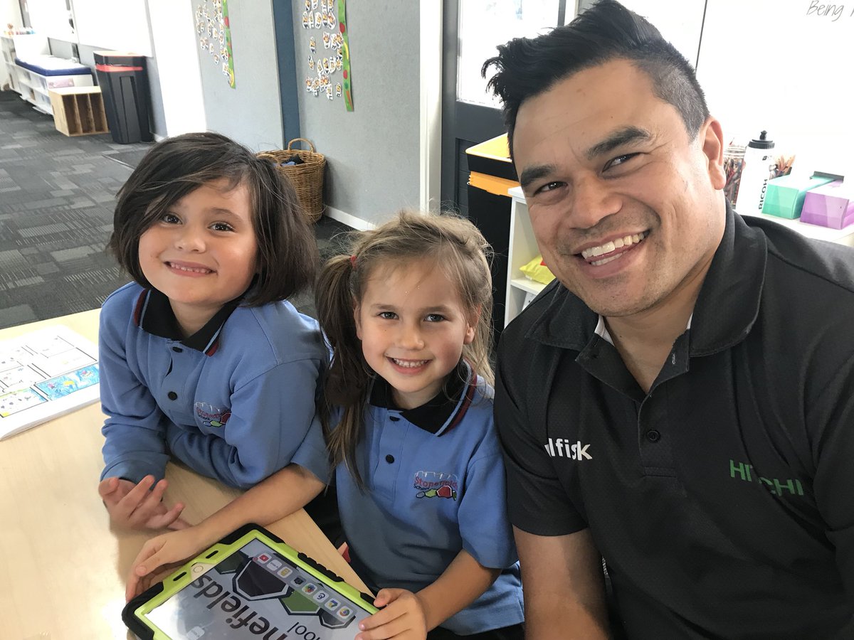 StonefieldsSch's tweet photo. All smiles at LLCs, great to share our learning with our parents #learnerledconferences https://t.co/P5FznEhp4x