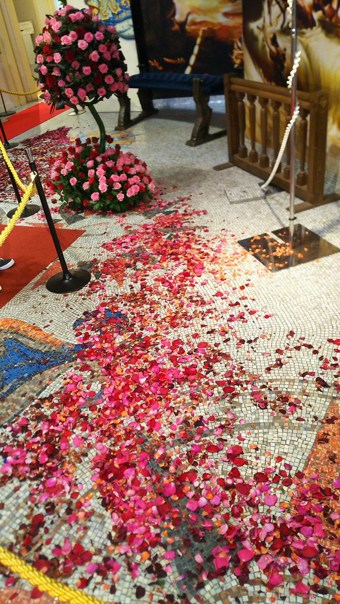 クレオパトラが愛したバラの部屋