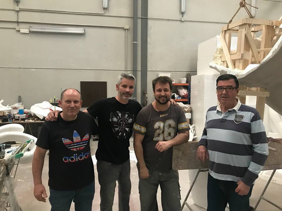 La nostra falla confia els monuments de les falles 2019 als artistes fallers Victor Hugo Giner i Pasky Roda.
Victor, serà l'encarregat del monument infantil mentre que Pasky donarà forma al monument major.
Enhorabona i segur que junts fem un gran treball!
#fallaportal #falles2019