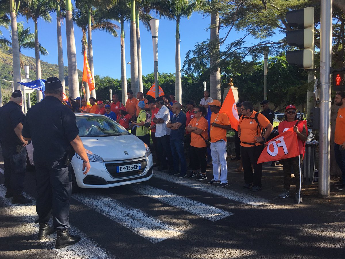 ADAMA974's tweet photo. Grève Chu Réunion fin indexation prime du personnel hospitalier https://t.co/bzZQ3T3GKl