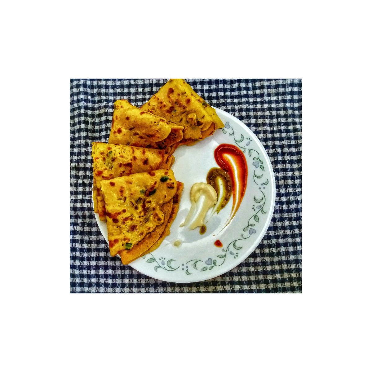ARPANG66926555's tweet photo. Indian Homemade Stuffed Cheelas!!❤
.
Healthy & easy..!😋😋
.
#yummy #yummyfood #yummymummy #foodporn #food #foodie #foodgasm
#foodphotography #food52 #foody #homemade #cheelas #tasty #indienomnom #loveforfood😍 #gharkakhana😋💚🍱🌞 #foodislove❤️ @LivingFoodz @TwitterFood https://t.co/acgQyMMWG7