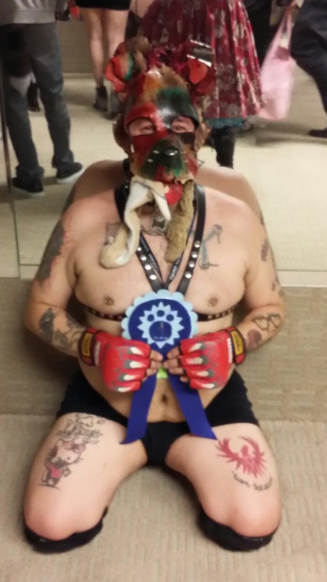 ZombieRiley78's tweet photo. 1st Place Best in Show @DomConLA Pet Show #Pup @mistressellen this award is for you. Thank you for starting the Pet Show and making a space for the Pets no matter the type. #BlueRibbonPup #Pride #PetShow #DomConLA2018 #TeamAlice 🐶 https://t.co/SQyMDuhORg