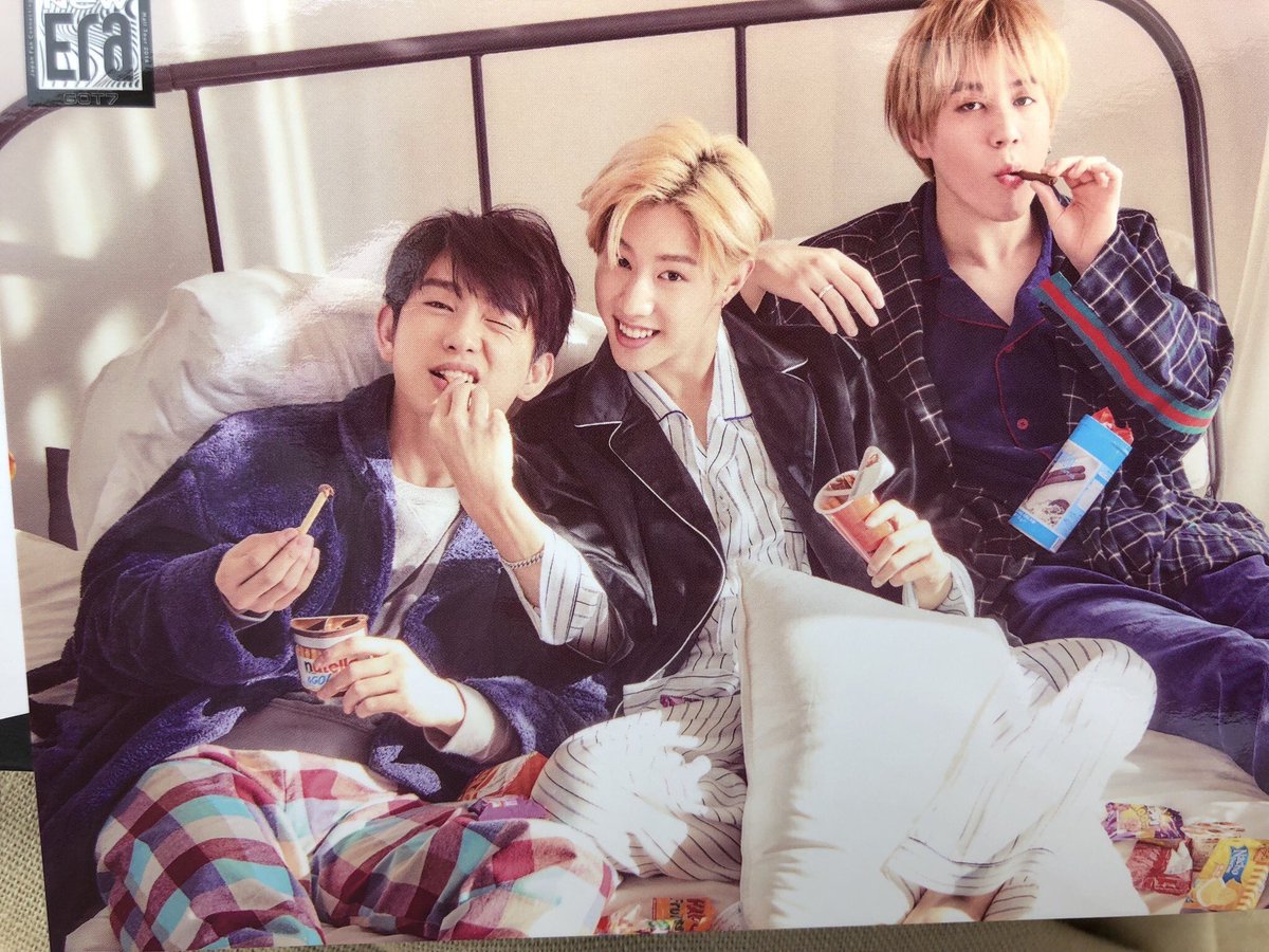 minladjh's tweet image. มาในธีมชุดนอนไม่ได้นอน อุ๊บส์ 🙊 เหมือนถ่ายรูปครอบครัวเลยง่ะ พี่มาร์คก็ป้อนเก่ง น้องจินยองน่ารักมาก ยูคยอมก็เป็นเด็กซนๆ แง ชั้นรักครอบครัวนี้ รักมัคจินคยอมฟอเอฟเว่อ 🐰🐹🌻
#GOT7 #THENewEra #2TWO
#Mark #Jinyoung #Yugyeom
#MarkJin #MarkJinGyeom