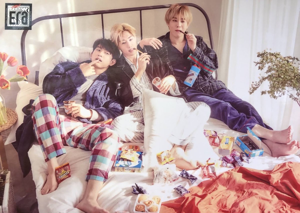 minladjh's tweet image. มาในธีมชุดนอนไม่ได้นอน อุ๊บส์ 🙊 เหมือนถ่ายรูปครอบครัวเลยง่ะ พี่มาร์คก็ป้อนเก่ง น้องจินยองน่ารักมาก ยูคยอมก็เป็นเด็กซนๆ แง ชั้นรักครอบครัวนี้ รักมัคจินคยอมฟอเอฟเว่อ 🐰🐹🌻
#GOT7 #THENewEra #2TWO
#Mark #Jinyoung #Yugyeom
#MarkJin #MarkJinGyeom