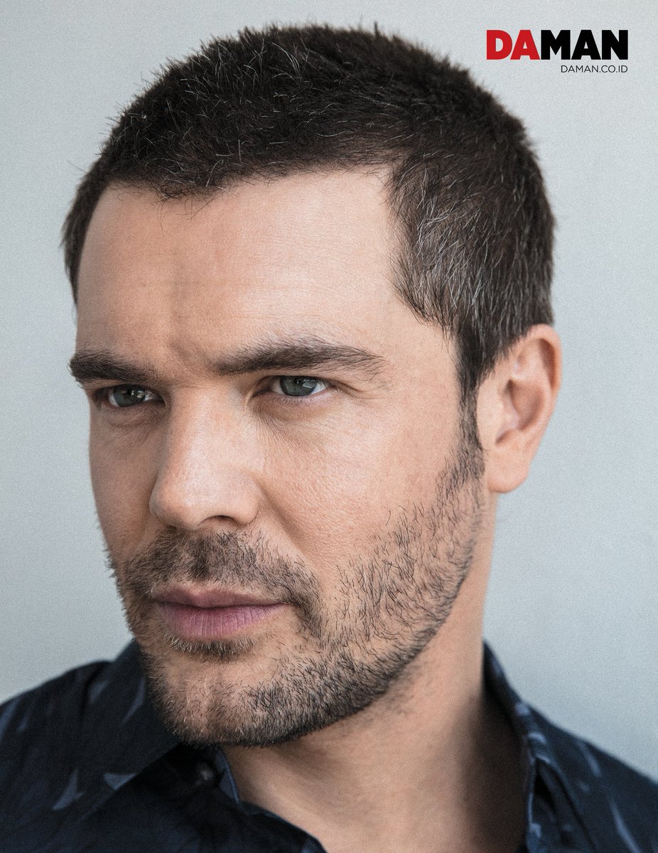 DAMAN_Magazine's tweet photo. Have you read our interview with @TheCharlieWeber in #DAMANmagazine ? The star of #HowtoGetAwayfromMurder shared his point of view about the series, https://t.co/nfo6vKVJW1 https://t.co/OcWlVFl7lI