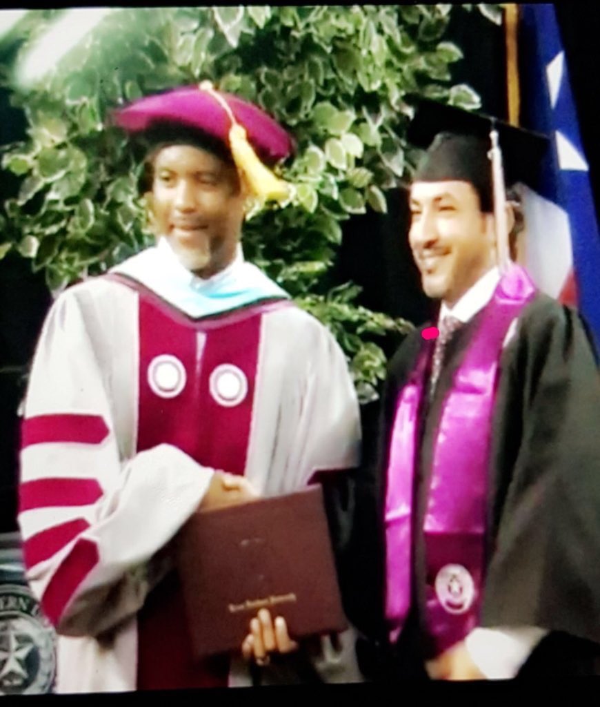 نبارك تخرج
متعب عوض جميعان الهمزاني الشمري درجة البكالريوس في ادارة الاعمال جامعة تكساس الامريكية