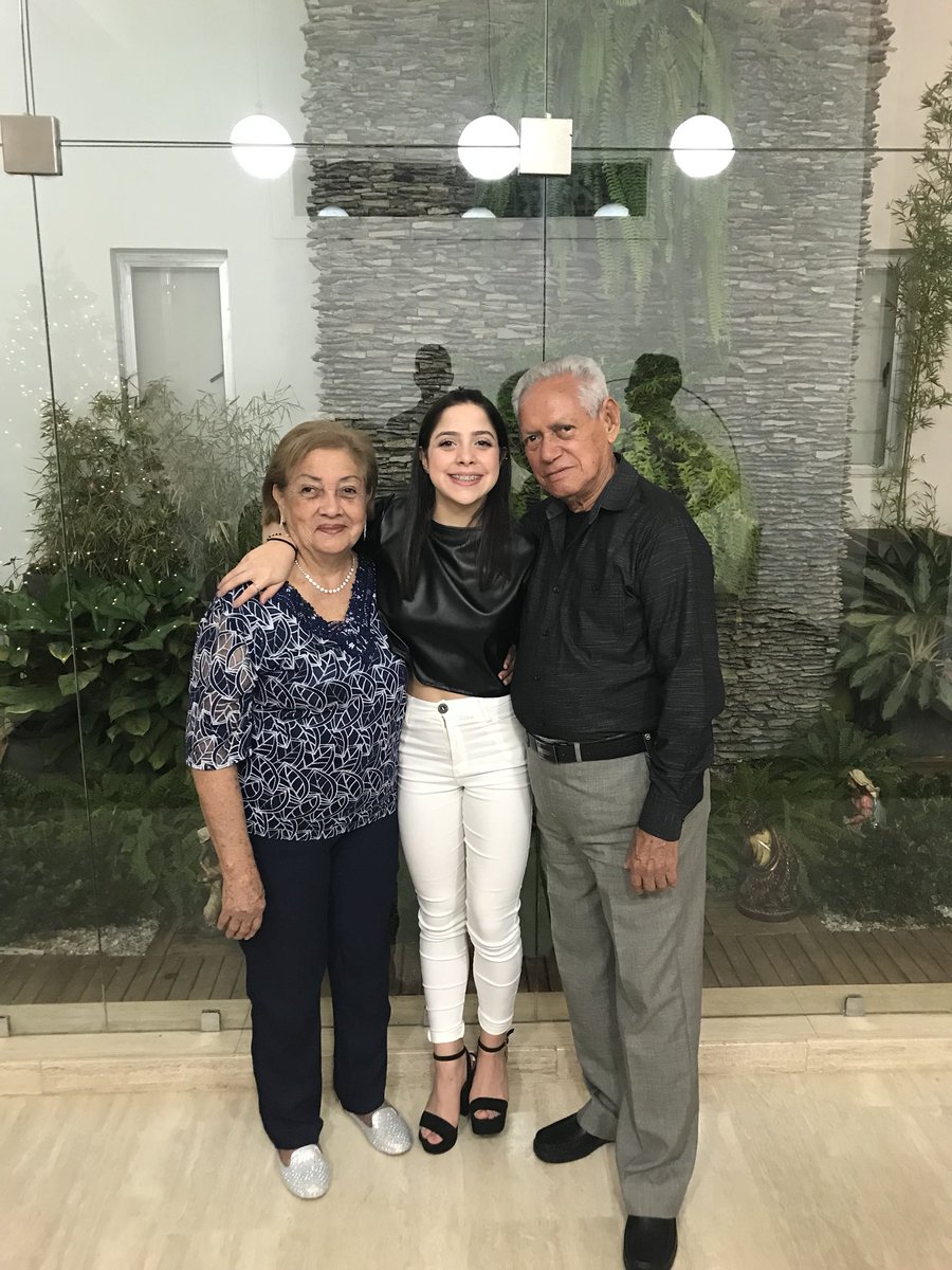 montero0811's tweet photo. En mis 3 niveles de el amor, para sobrevivir necesito el 1 https://t.co/8NkXmjb9MO
