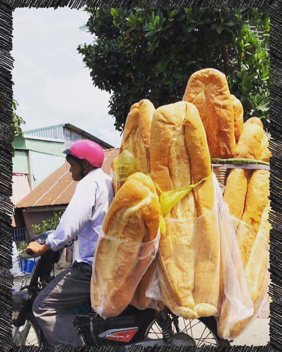 VillageCheese's tweet photo. Daily Fresh Bread returns to The Village Cheese Shop, and we’re now open 7 days a week! Come see us! Spring hath Sprung!🧀🥖#baguettes #cheeseporn https://t.co/KwCrEtmJlA