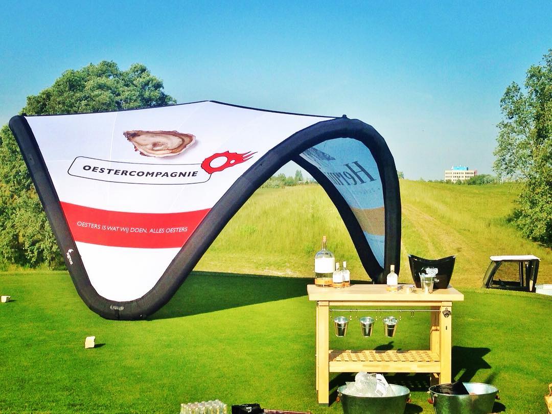 SignusOne's tweet photo. Get outdoors this summer by enjoying an extravagant picnic in the park - Signus ONE pavilion for outdoor catering #catering #cateringevent #outdoorcatering #signus #signusone #inflatabletent #inflatabletents https://t.co/JDgfLXpNvp