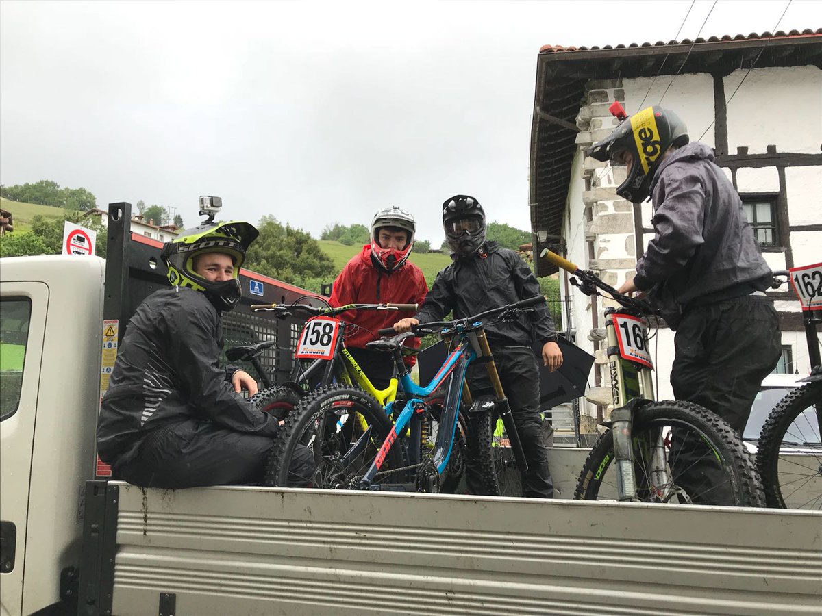 zuin_bikeparks's tweet photo. ¡¡¡Sois muy grandes #ZuinBikeparksTeam!!!
#SomosZuinBikeparks #SomosPasionSobreRuedas #Poolsport #masquepumptracks #orgullodeequipo https://t.co/tMp2tpg8Bs