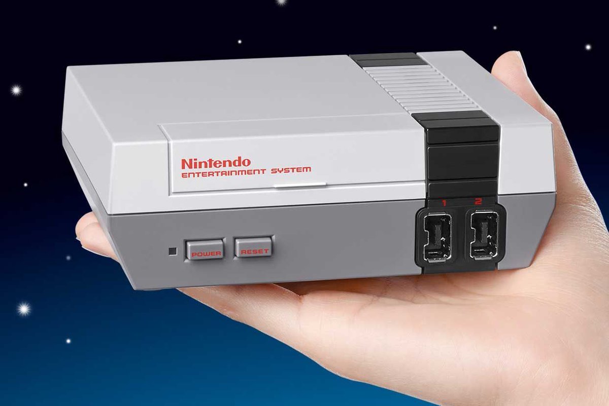 computerhoy's tweet photo. Malas noticias para los abusones de reventas: Nintendo volverá a lanzar NES Classic Mini este verano https://t.co/H9dmdXPQ0i https://t.co/YOPcHuymiQ
