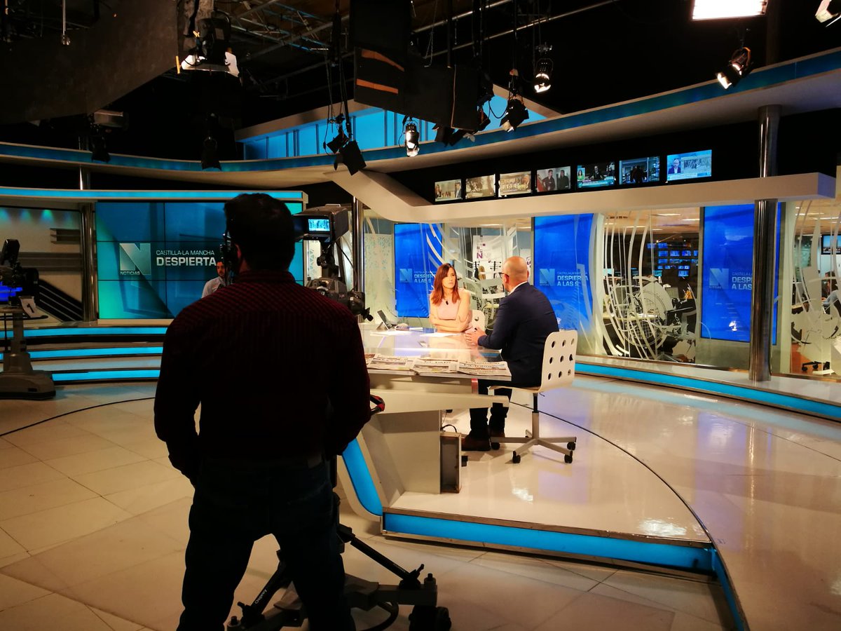 TVRLP's tweet photo. Hoy nuestro CEO y nuestra GM de visita en los estudios de television de @cmm_noticias y @cmm_es radio, hablando de #RealidadInmersiva y nuestra nueva @Stitched_app. Muchas gracias por invitarnos. https://t.co/MAul4lXUht