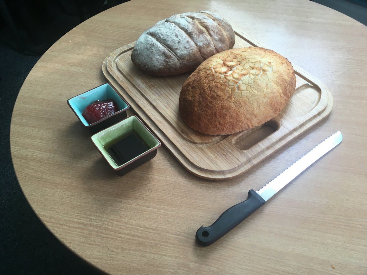 seniorinternet's tweet photo. We're up to week 7 of the #GreatSeniorBakeOff already! Today “Fr-Andy-Pane” Faulkner made tiger bread plus a sourdough loaf, homemade jam & some olives/cheese/butter/balsamic oil to go with it! https://t.co/4bR8mnEZKt
#gsbo #greatseniorbakeoff #bakeoff #gbbo #justgiving #charity https://t.co/mQDfaPWpyy