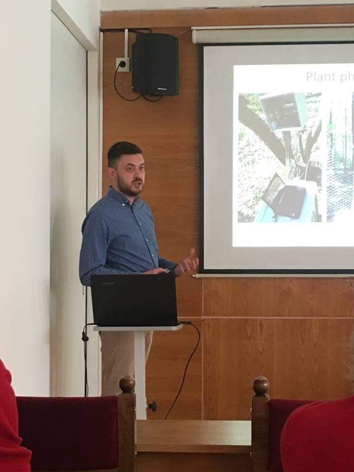 PESP_Research's tweet photo. Presentation of the scientific work of our guest from Serbia - Srdjan Stojnic at the Institute of Forest Ecology #SrdjanStojnic #SerbiaAndSlovakiaCooperationInPlantScience #Zvolen #IstituteOfForestEcology https://t.co/yO8Bygui01