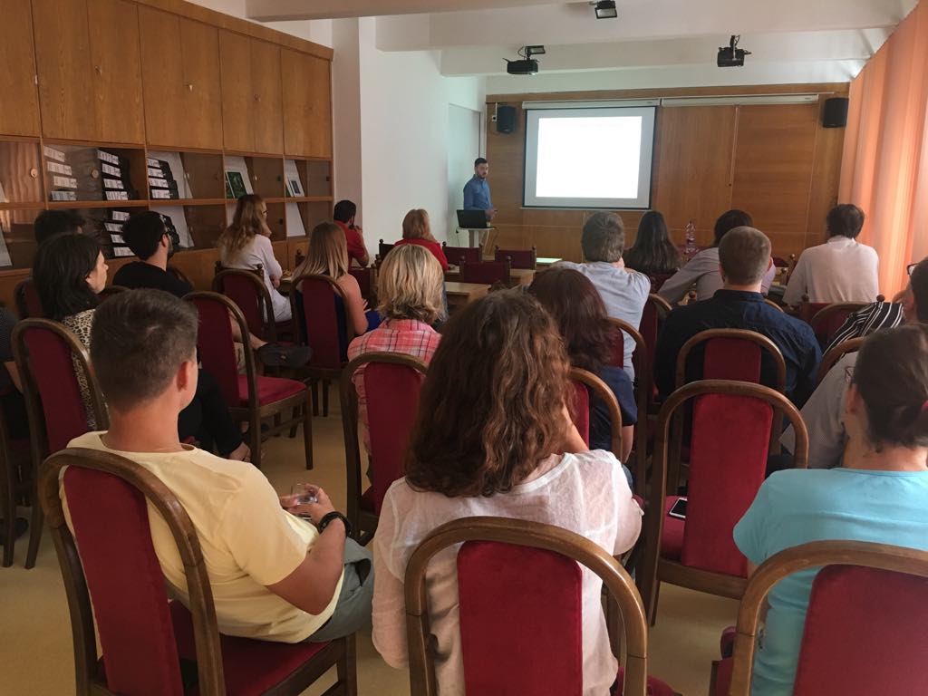 PESP_Research's tweet photo. Presentation of the scientific work of our guest from Serbia - Srdjan Stojnic at the Institute of Forest Ecology #SrdjanStojnic #SerbiaAndSlovakiaCooperationInPlantScience #Zvolen #IstituteOfForestEcology https://t.co/yO8Bygui01