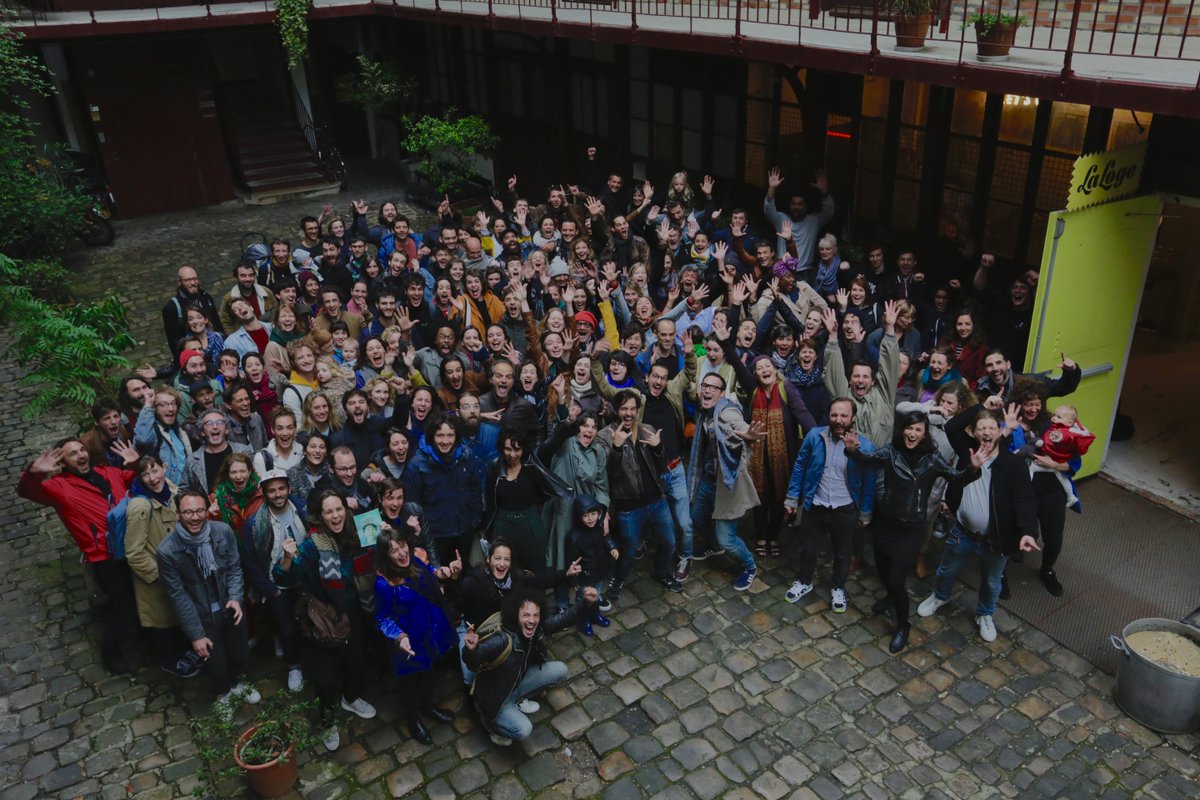 LaLoge's tweet photo. ◤LA LOGE ◢ Hier, c'était la photo de famille de La Loge. LOVE https://t.co/lk9Frxdgbk