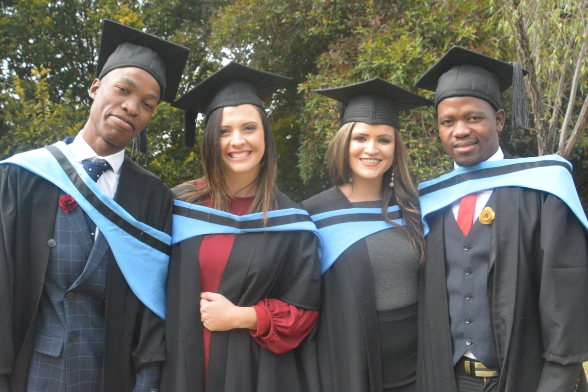 Official_TUT's tweet photo. A round of applause to the 256 Graduates who obtained their qualification this morning, at the Graduation ceremony #TUTFacultyofScience at Pretoria Campus. WELL DONE!
#TUTAutumnGraduates #TUTAlumni #ThePeoplesGraduate https://t.co/JynnSwHOGH