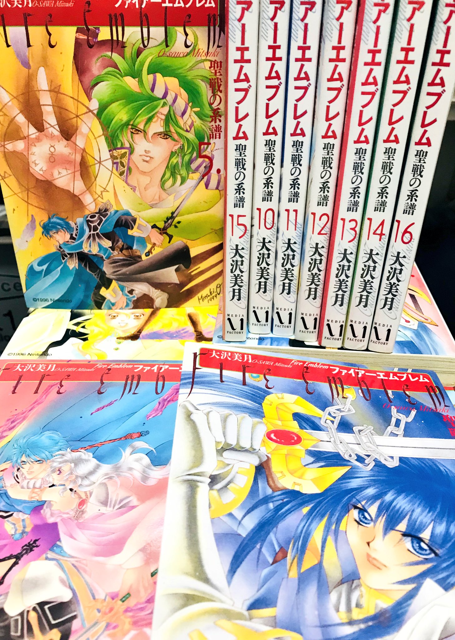 Akimi در توییتر きゃああ W 届いたわぁぁ 大沢美月先生版聖戦コミックス全巻セット もう一度上げ直し