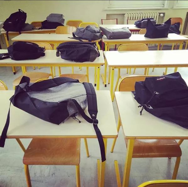 ismaelmetis's tweet photo. @JournalEXtime2
HÉNIN-BEAUMONT
3 artistes 👷‍♂️👷‍♀️👷‍♂️ 5jrs dans un lycée

Un "journal intime collectif" textes, photos, rap, poésie, vidéos... sur les réseaux sociaux !

Fb : Journal Extime
Insta :  Lycée Pasteur 2018
YT :  https://t.co/QJzPeqzWuf

Cie Tambours Battants https://t.co/Jgc1btQtG6