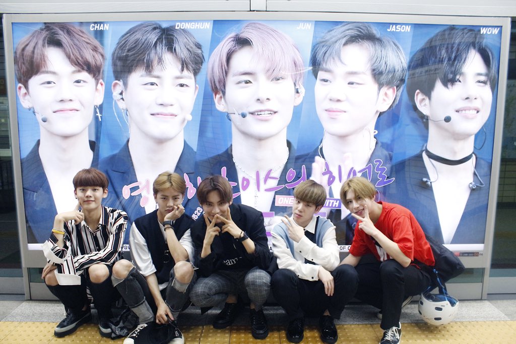 official_ACE7's tweet photo. [#ACE_PHOTO] #HAPPYWOWDAY
A.C.E와 와우를 위하여 선물을 준비해 준 CHOICE!
A.C.E를 향한 응원과 따뜻한 애정에 감사합니다. :) https://t.co/UMgGUN2rsr