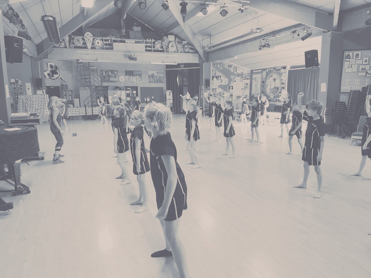 DolphinSchSport's tweet photo. Awesome dancing #dolphinsdancing https://t.co/PBEuwQBWvm