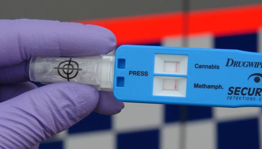 NWmwaypolice's tweet photo. #M6 - Driver stopped by #HT91 Cheshire motorway just off network on Knutsford Services. Driver detained and on route to custody having provided a positive drugs wipe #fatal4 https://t.co/4wwzGrfQYE
