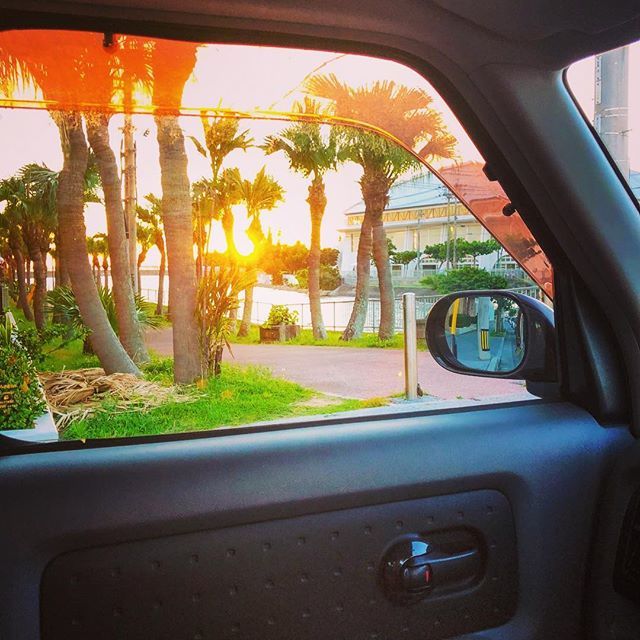 emmmienardi's tweet image. When you’re frustrated because it’s been a super long day, your legs hurt from the gym, &amp;amp; you’re stuck in traffic...but then you look out of the window and see t h i s 🌴🌅🏖😍 #itsthelittlethings #findyourflow ##liveyouryoga #breathe .
.
.
.
.
 #yogaeve… ift.tt/2rGPxOG