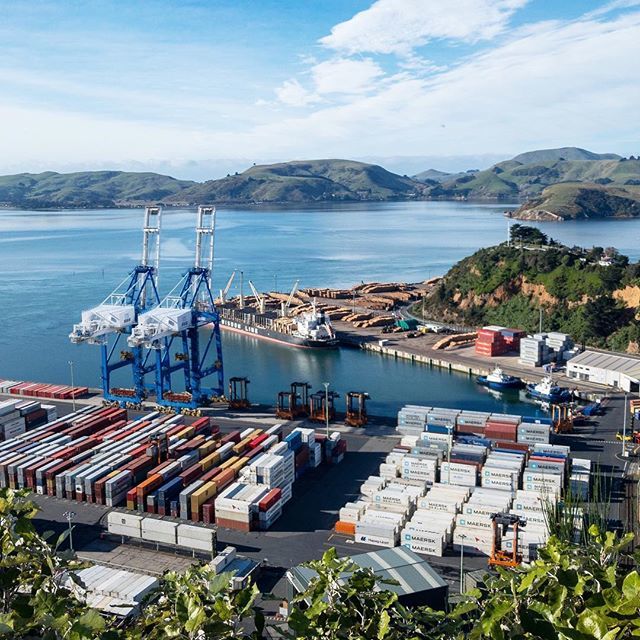 Dunedin has its own little harbour town, just a few kilometers away from the city center. Last weekend we payed it a first visit and we’re definitely going to return. Not only for the great views but also the delicious coffee and the cute little shops. ift.tt/2GhzXNV