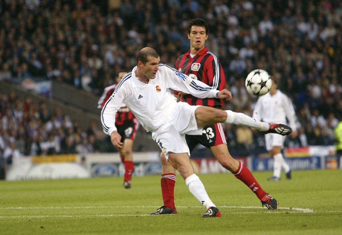 Oddschanger On This Day In 02 Zinedine Zidane Scored That Volley In The Champions League Final Vs Bayer 04 Leverkusen Has There Ever Been A Better Goal In