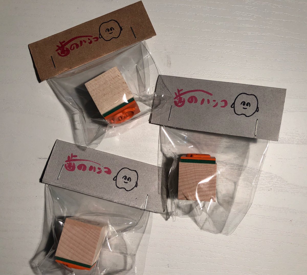 本日22時頃、デザフェスで出したグッズのネット通販を開始します。お問い合わせを大変多く頂いたソフィーさんのポーチも出品します。 