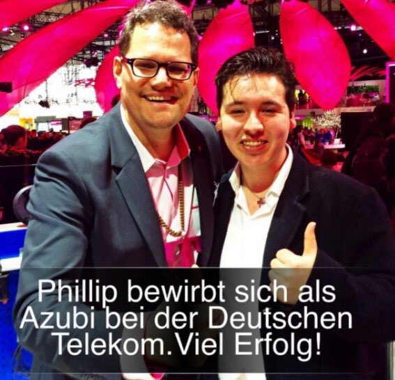 alexluyken's tweet image. Auf der #Cebit2016 begeistert @dillinger4010 das erste mal den jungen @PhillipGoik mit magenta #Werkstolz. Nun gehört er zu den engagiertesten Azubis bei der Telekom. 🌟

Toller Case für #EBX18HH