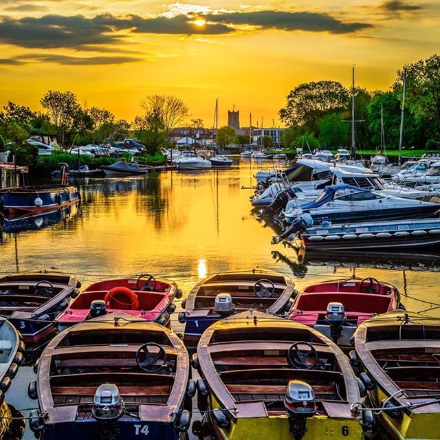 dalepeter's tweet photo. Good Morning
#christchurch #dorset #christchurchpriory #riverstour #tuckton #dawn #river #boat #dalepeter #dalepeterphotography #picoftheday #photooftheday #YourShotPhotographer #travel #tourism #travelphotographer #travelphotography https://t.co/R3hPltH1zh https://t.co/VLj14FgX8W
