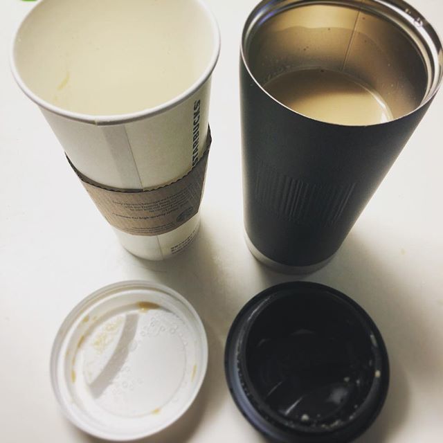 ｽﾔｧ 3 みか 昨晩 今日の分としてスタバで帰り際ベンティサイズのティーラテ買ってきたから今朝赤西のタンブラー 400ml入るらしい に移し替えたんだけど 公式だとショート240ml ドール350ml グランデ470ml ベンティ590mlらしいんだが ティー