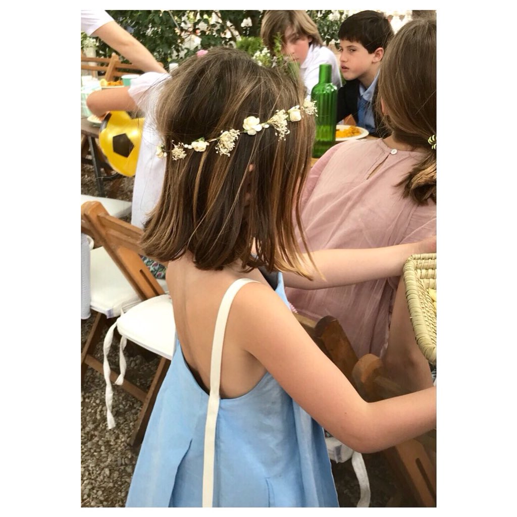 annice_for_kids's tweet photo. In love with your girls 🌸
~ Pleated dress. Last units available online
#annice #anniceforkids #springsummer2018 #chapeaucollection #minimal #minimalkidswear https://t.co/5JJcvvbu6q