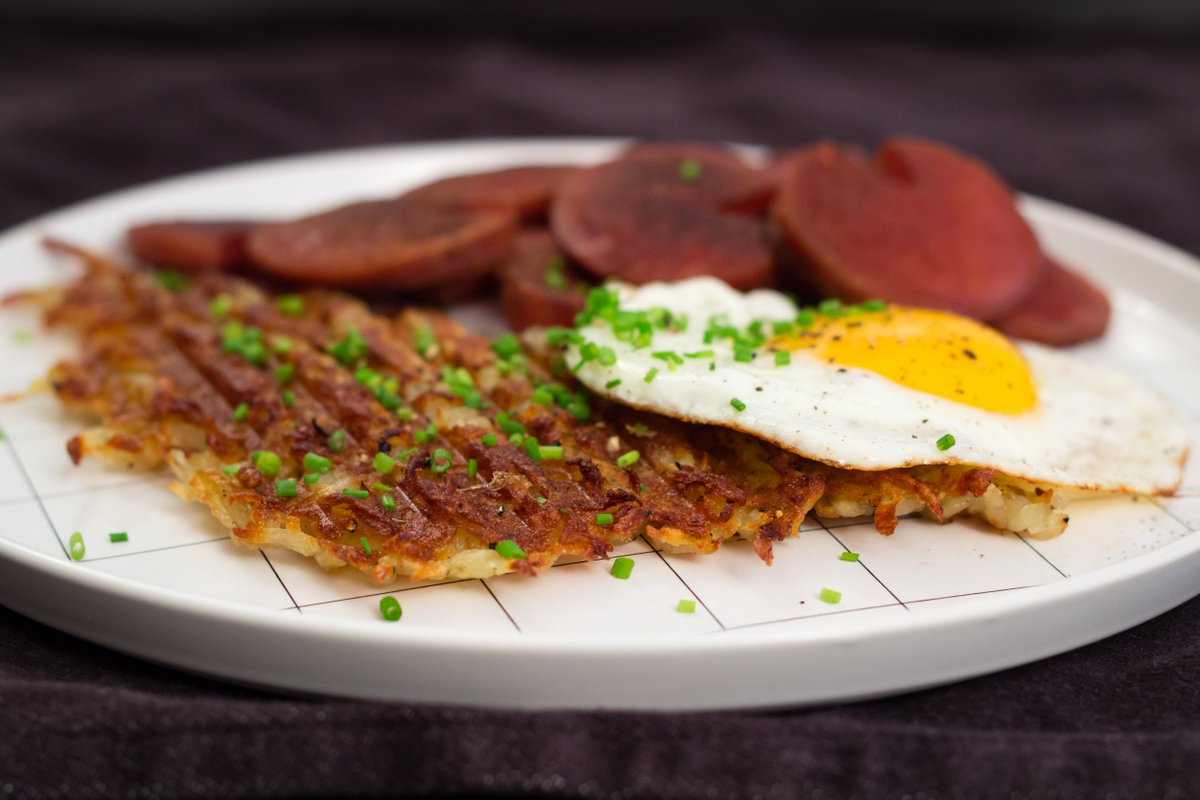 Ataborman's tweet image. Krispiga rårakor är ju exakt lika gott som det är enkelt – det vill säga väldigt – och med mitt smörgåsgrillsknep blir det ännu enklare! ow.ly/rXff30jZmsO #recept #foodporn