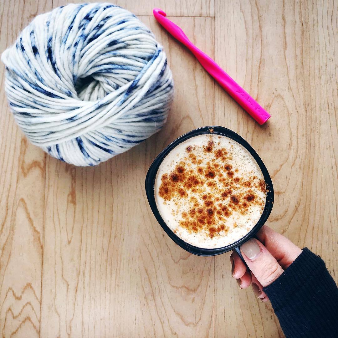 weareknittersEN's tweet photo. AM's best companions: coffee + touch of sprinkle ☕💙
#petitewool #gettingcozy
📷: crochet.theloop
yarn: https://t.co/zUUsmmRsDK https://t.co/lbde2hyBXL