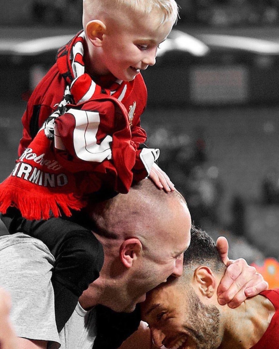 sixtimesclub_'s tweet photo. This is incredible from @Alex_OxChambo. What a guy. #LFC https://t.co/AO5F6C24u8