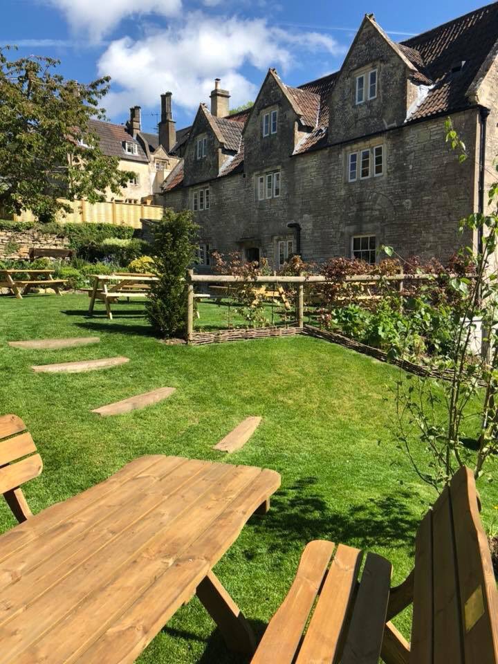 PackhorseBath's tweet image. ☀️ It’s going to be a warm one. 

But we probably don’t need to remind you about our beautiful pub garden, those incredible views, our thirst quenching drafts, delicious menu, our stay a while ambience..... 

 #pubwalks #packhorsebath #bath #pubgardens #dogfriendly