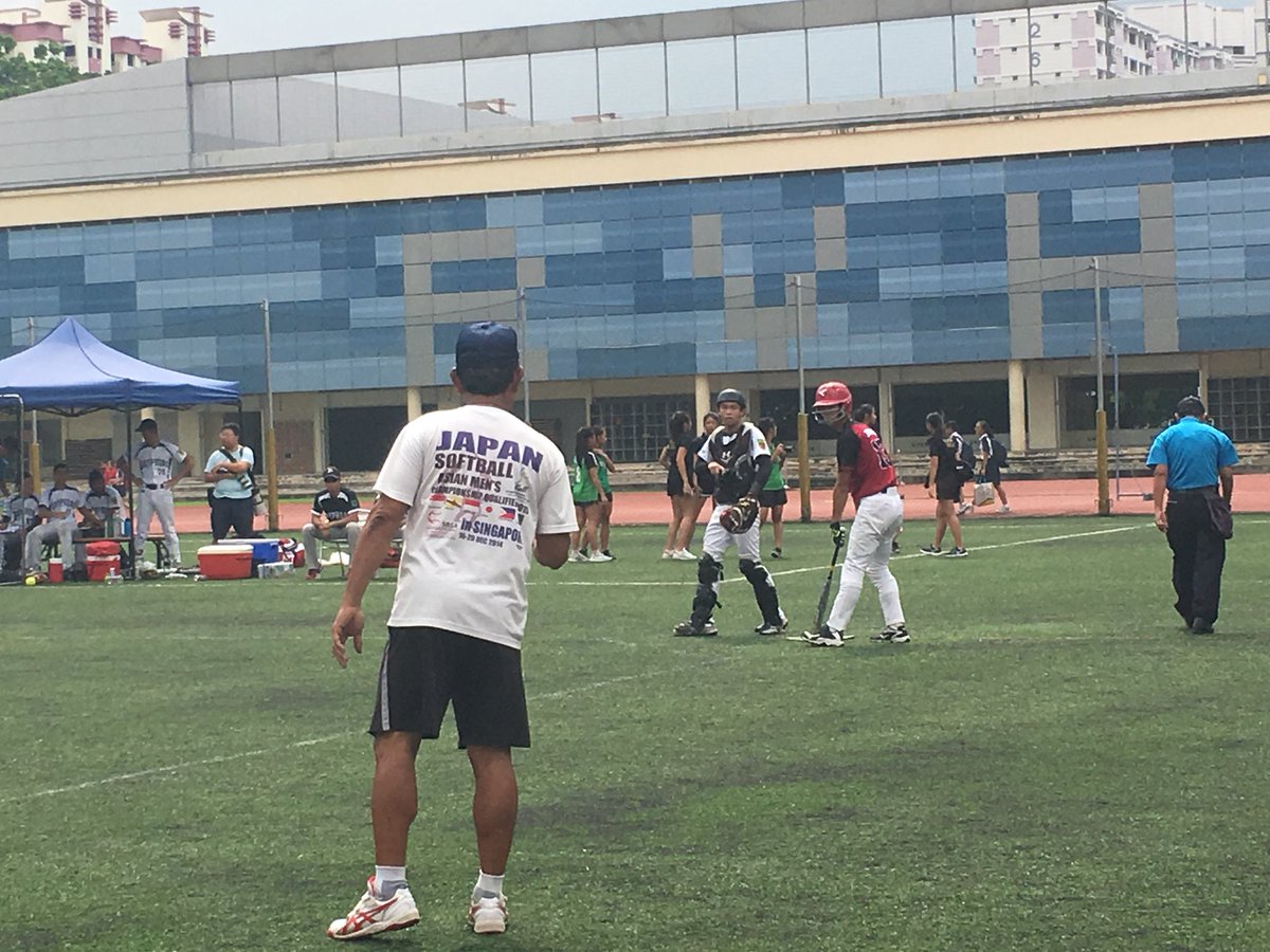 HCunite's tweet photo. The Softball Boys finals has just begun! Stay tuned for more updates! Jiayou Team Hwa Chong! #自强不息 #GoFightWin https://t.co/ElG5B2aylP