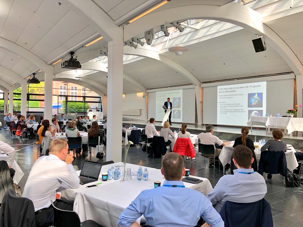 ProfAliBigdeli's tweet image. 2nd day of #SSC2018 kicks off by Prof Arnold Tukker on how product-services are the essential factors for growth and competitiveness. #servitization