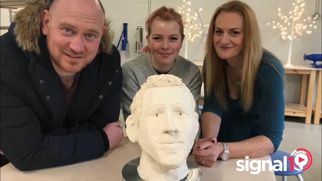 Did Lorraine make a clay mould of your head @vancityreynolds?! We think not! @signal1official wants you on the show, you know you want to #deadpoolonsignal