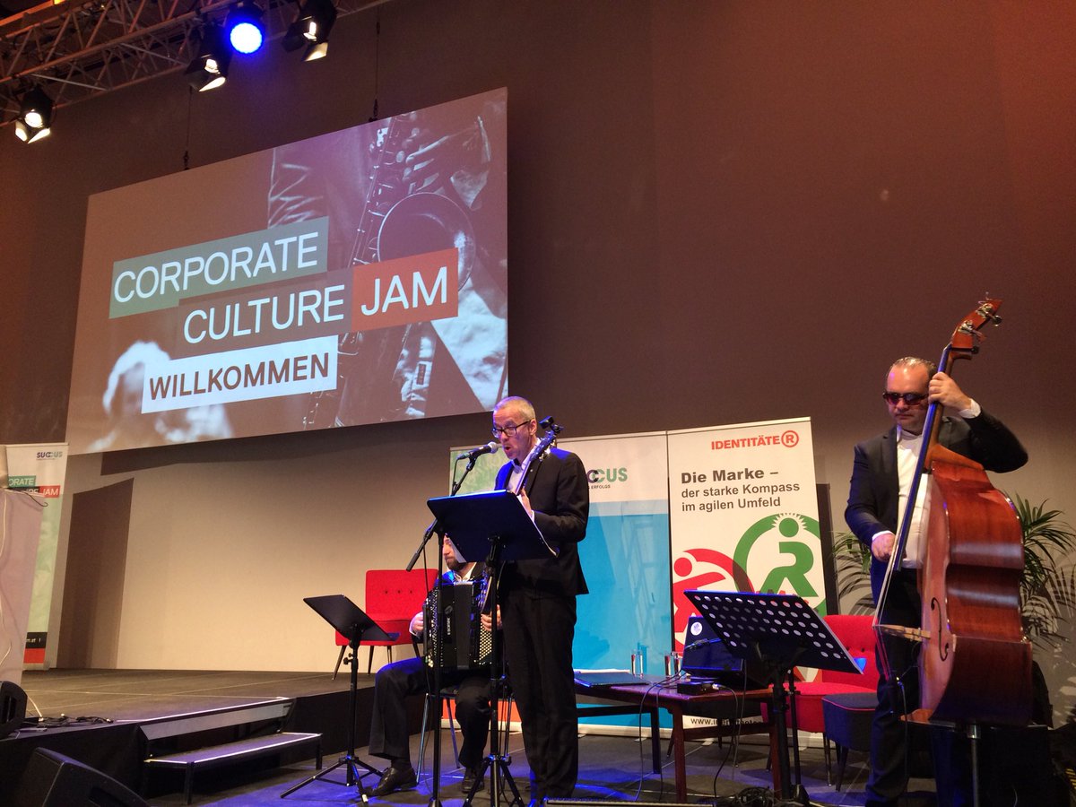 SabineZinke's tweet image. #ccj18 es ist soweit - es geht los mit @RainerPeraus