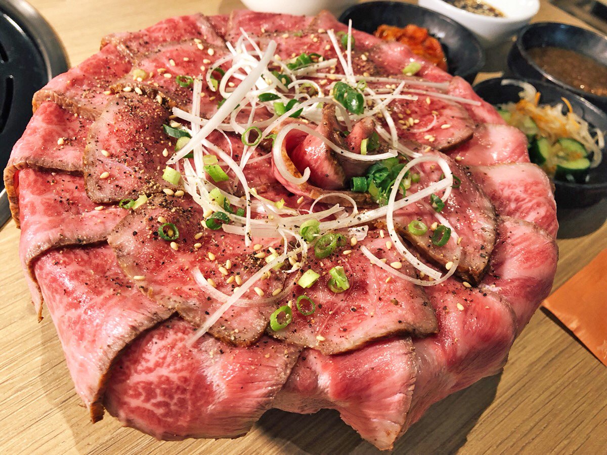 唯一無二の絶品グルメ むにぐるめ 浅草焼肉 たん鬼 浅草 ローストビーフが花の様に咲き誇る 鬼く丼 を食べられるお店 表面がツヤツヤと輝くほどに新鮮で ライスが見えなくなるほどの大量のお肉に思わず興奮間違いなし 柔らかく良質なお肉をお 唯一無二の絶品グルメ むにぐるめ 浅草焼肉 たん鬼 浅草 ローストビーフが花の様に咲き誇る 鬼く丼 を食べられるお店 表面がツヤツヤと輝くほどに新鮮で ライスが見えなくなるほどの大量のお肉に思わず興奮間違いなし 柔らかく良質なお肉をお