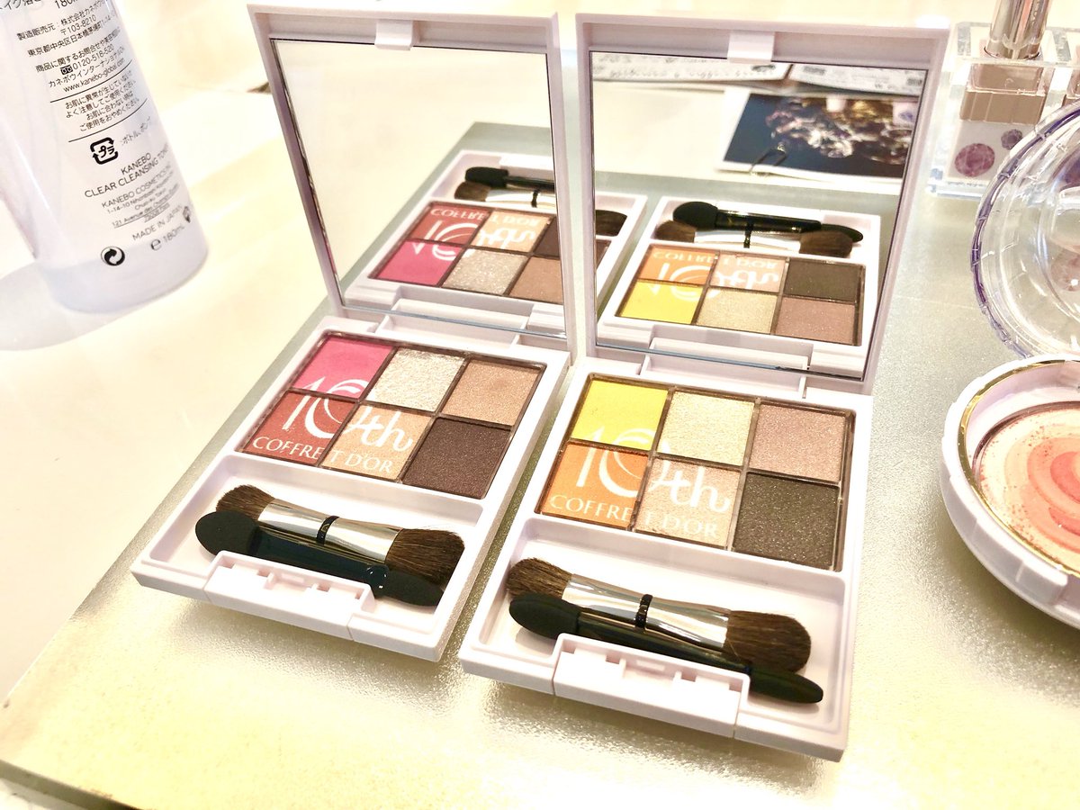 Natsuki45397932's tweet photo. #コフレドール から6月新発売の#ビジューコレクション 💄✨発色のいいアクセントカラー2色にベーシックカラーがついて、6色の豪華パレット🤩24k純金ラメを黒目の上に乗せて、初夏に輝く眼差しを演出💓#ビジューカラー #イエロービジュー #コフレドール10th https://t.co/11Ewl9QmGp