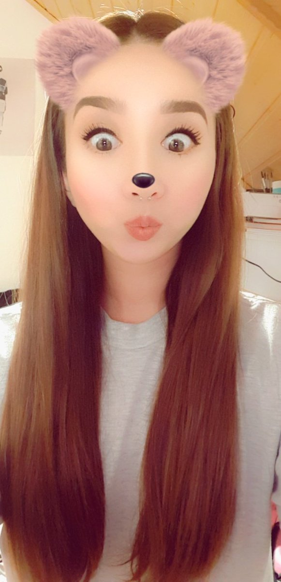 RobynAMartinez's tweet photo. The longest my hair has been in 6 years - think I'm going to cut it 💇🏽‍♀️

#growingbundles 😂🙄 https://t.co/aEozrAAAI0
