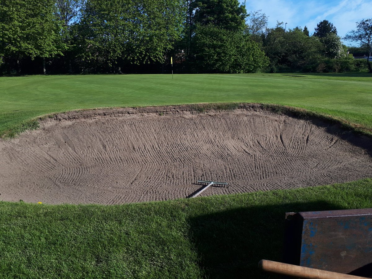 HGreenkeeper's tweet photo. Last few bunkers being renovated today. Before and after shots https://t.co/3aRTQ4oNwv