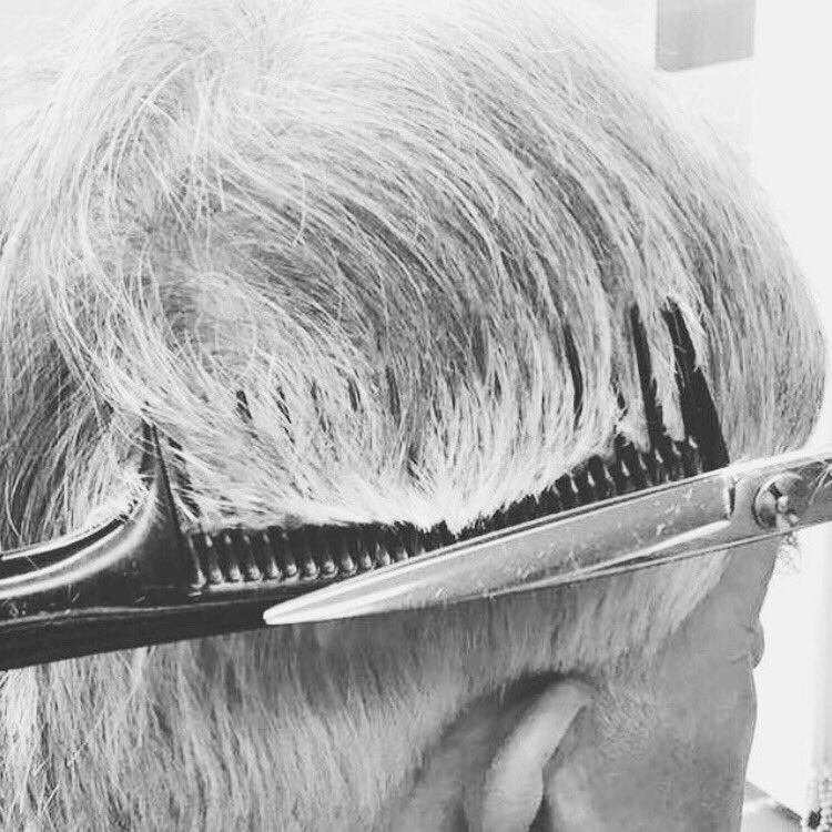 CheamSalone's tweet photo. Traditional scissors over comb, in #cheamsalone #cheamvillage #cheam #sutton #surrey #cheambarbers #suttonbarbers #surreybarbers https://t.co/2wZsbvmn2g